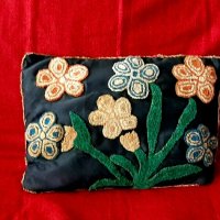 Възглавничка с пълнеж и автентична украса и ширит, снимка 2 - Декорация за дома - 43905232