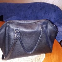 Дамска чанта на H.M, снимка 1 - Чанти - 27129762