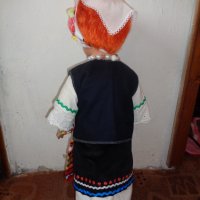 Продавам Детска кукла в народна носия, снимка 3 - Ръчно изработени сувенири - 27105825