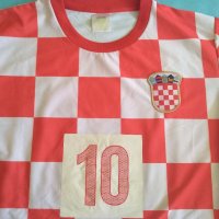Две футболни  тениски Хърватска,Modric,Srna, снимка 2 - Фен артикули - 33378415