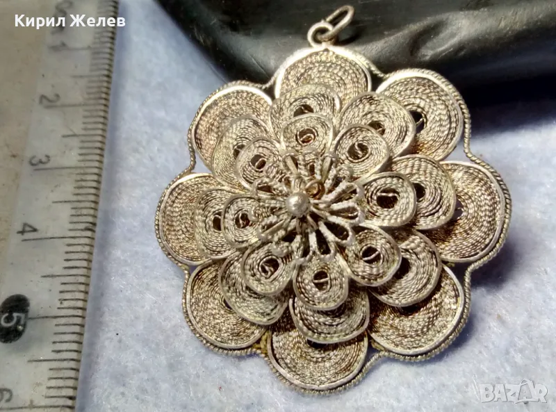СТАРИНЕН ФИЛИГРАНЕН СРЕБЪРЕН МЕДАЛЬОН ЦВЕТЕ СРЕБРО ВИСОКА ПРОБА с ВЪРТЯЩИ се ФЛОРАЛНИ ЕЛЕМЕНТИ 25292, снимка 1