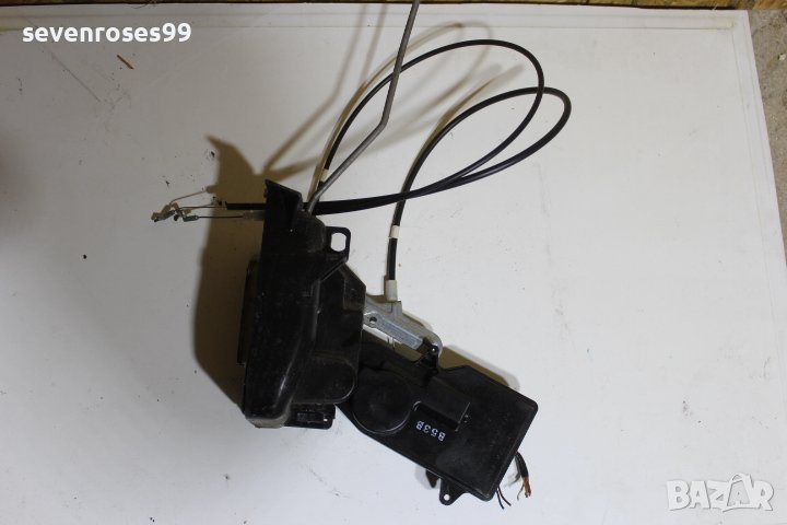 Брава за врата предна дясна Mazda 6 2006 2.0i 147 Мазда 6 комби, снимка 1