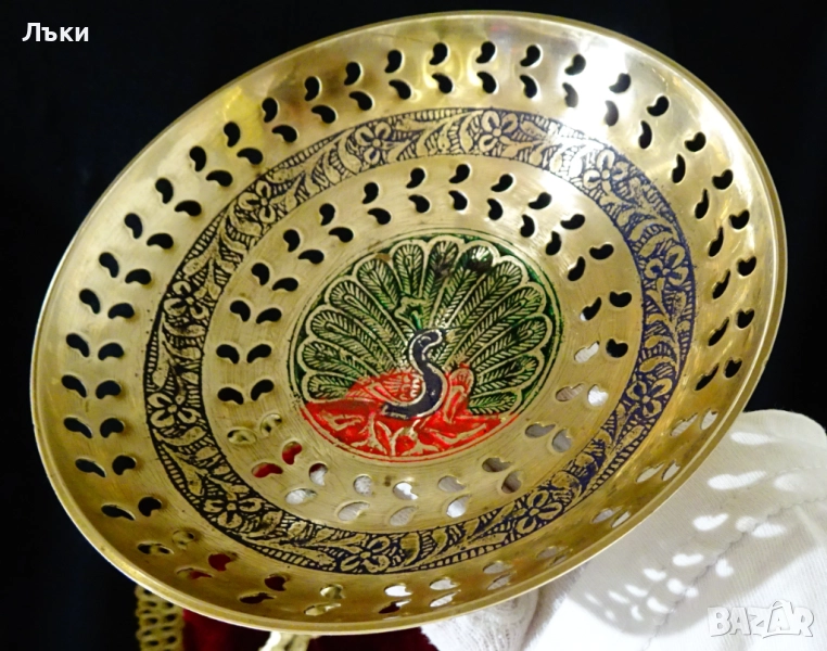 Повдигната бронзова фруктиера с Паун,цветен клетъчен емайл. , снимка 1