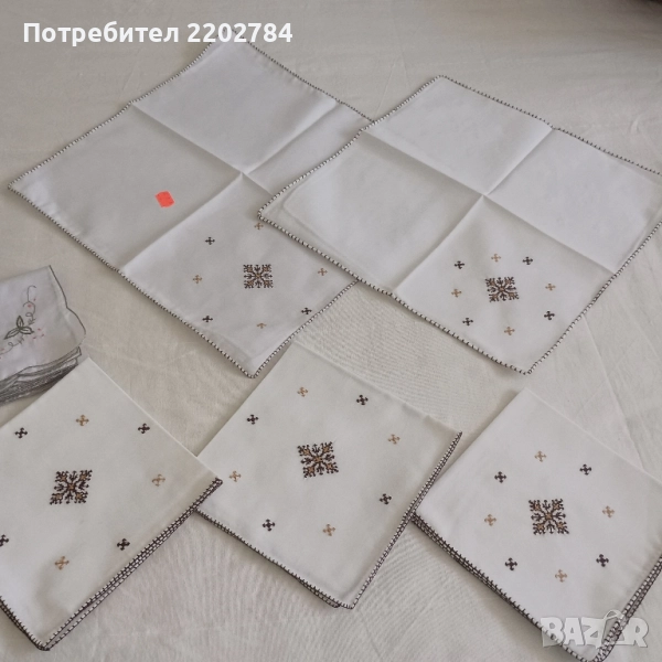 Салфетки от плат и малки бродирани карета, снимка 1