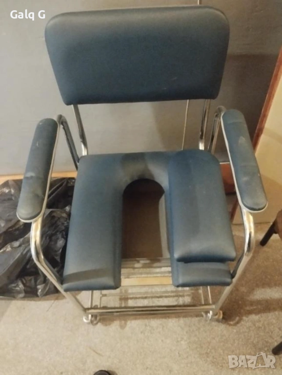 Хигиенен стол за хора в неравностойно положение , снимка 1