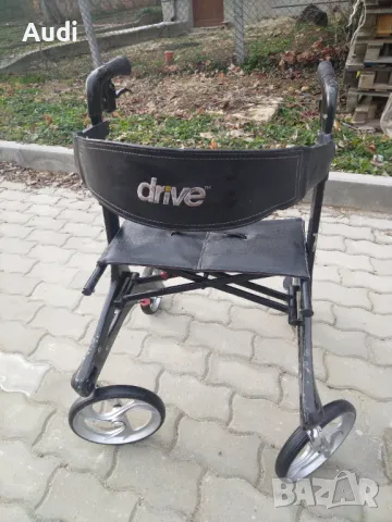 Проходилка ролатор изработена от карбон.  Марка. DRIVE Niro Carbon Изключително лека тежи само 6.3кг, снимка 2 - Ролатори - 48922846