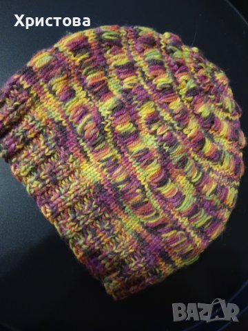Зимна дамска цветна шапка - 8,00лв.