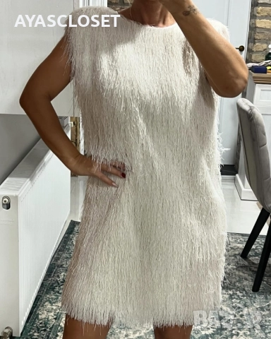 Рокля с декоративни пера