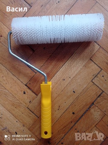  валяк с шипове за саморазливна замазка 