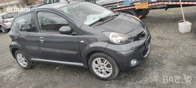 Toyota Aygo 1.0 2011г, снимка 3 - Автомобили и джипове - 53607673