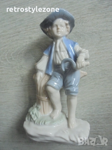 № 8329 Стара порцеланова фигурка 