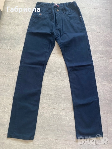 Тъмносин панталон, подходящ за училище