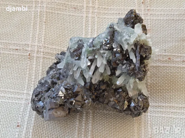 №174, Кварцова друза с галенит, сфалерит и хлорит,