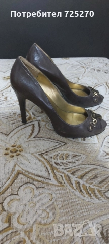 Продавам елегантни обувки на GUESS. 