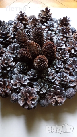 Коледна украса с шишарки, снимка 7 - Декорация за дома - 52294924