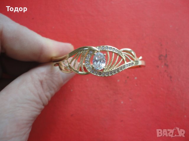 Невероятна позлатена гривна с камъни Xuping, снимка 7 - Гривни - 43926919