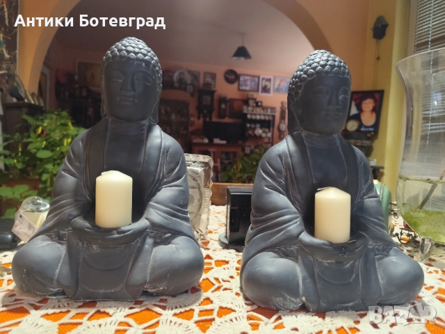 Масивни скулптури на Буда 