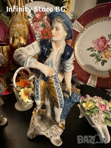 Rudolf Kammer Volkstedt Germany  Circa 1970 “Гроздоберачите”, снимка 5 - Антикварни и старинни предмети - 53461993