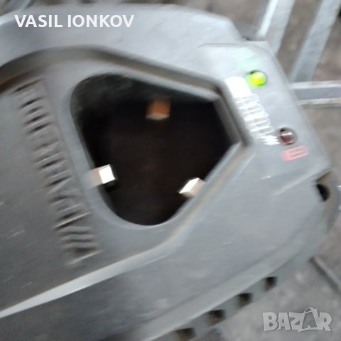 Зарядно и батерия 10.8, снимка 2 - Винтоверти - 37456688