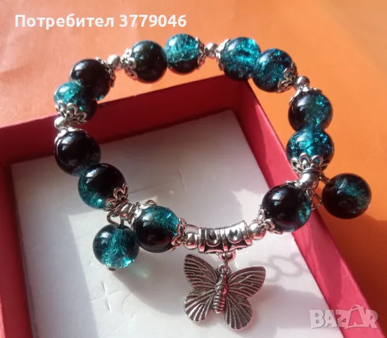 Гривна от мъниста с пеперуда