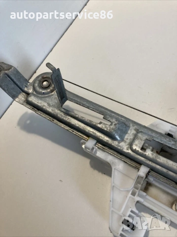 Стъклоповдигач с мотор за заден десен прозорец за Jeep Compass (2011) 05074822AA, снимка 3 - Части - 53496230