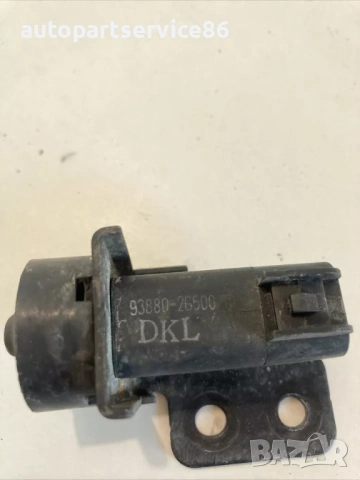 Бутон за аларма на преден капак за KIA Magentis 2.0 CRDi (2009) 93880-2G500, снимка 2 - Части - 53256550