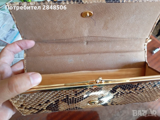 Продавам дамско портмоне от змийска кожа на питон.Р-ри 24 / 10,5 / 3,5 см., снимка 4 - Чанти - 50715109