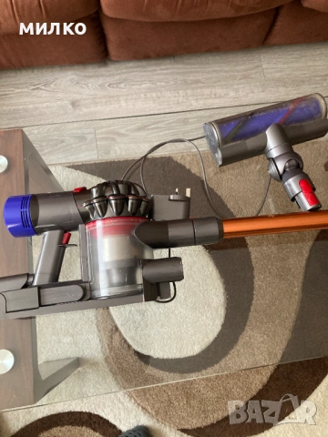Акумулаторна прахосмукачка Dyson V-8, снимка 6 - Прахосмукачки - 53565565
