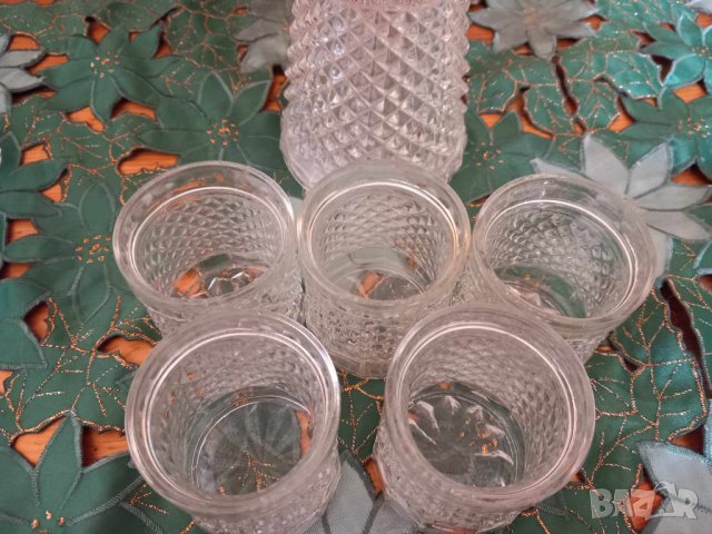 Гарафа, девет чашки и купичка за ядки релефно стъкло, снимка 11 - Други - 42035678