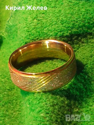 СТИЛНО ОРНАМЕНТИРАН ПОЗЛАТЕН ПРЪСТЕН ХАЛКА от БЛАГОРОДНА НЕРЪЖДАЕМА СТОМАНА 39717