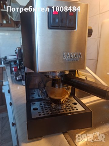 Кафе машина Гаджия класик инокс с месингова ръкохватка с крема диск, работи отлично 