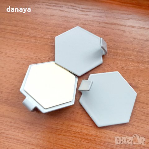 3635 Комплект метални самозалепващи закачалки Шестоъгълник, 3 броя, снимка 4 - Закачалки - 39995678