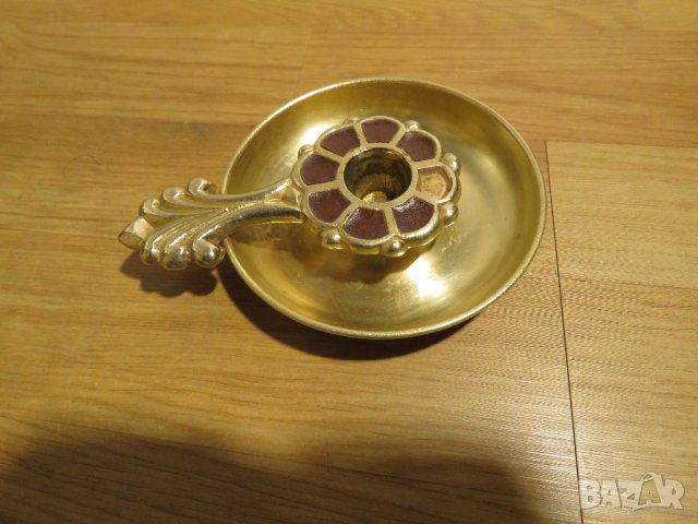 малък Свещник, Старинен бронзов свещник с свещ - Стар внос от Германия .