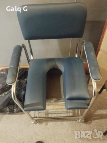 Хигиенен стол за хора в неравностойно положение 