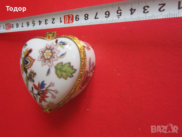 Невероятна порцеланова кутия за бижута , снимка 2 - Арт сувенири - 37021342