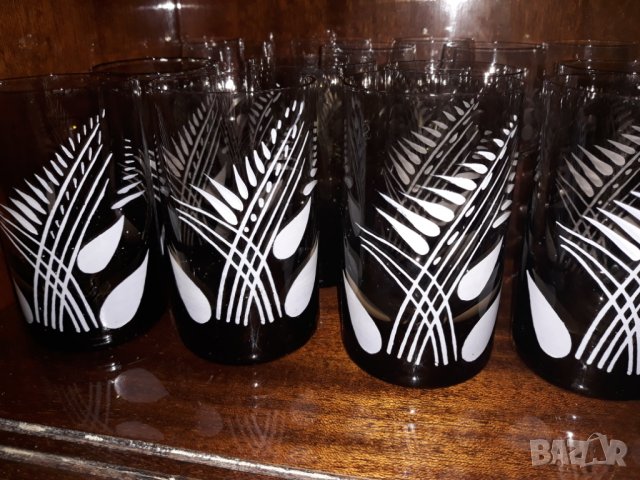 Чаши за безалкохолно от цветно стъкло