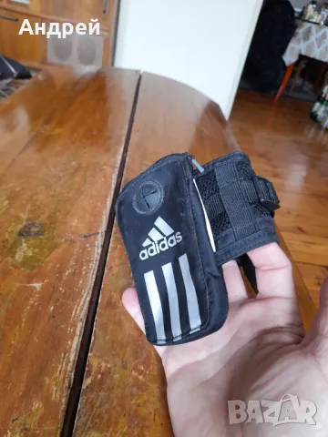 Стар телефонен калъф за ръка Adidas, снимка 2 - Други ценни предмети - 49753261