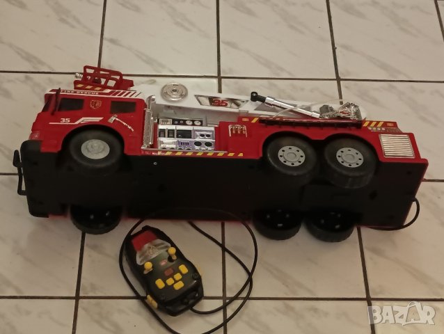 Радиоуправляема кола Дики, пожарен камион, пожарна със стълба и струя за гасене на пожар. , снимка 6 - Коли, камиони, мотори, писти - 43806181