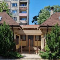 Продавам къща в гр. Пловдив, кв. Кършияка срещу Планет клуб!, снимка 2 - Къщи - 39668780