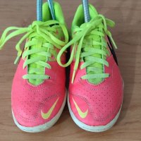Nike. Футболни обувки, стоножки. 35, снимка 2 - Футбол - 39370159