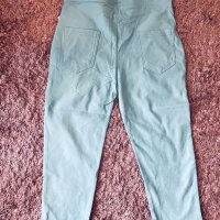 Дамски ластичен панталон-цвят мента, 3/4. Налични размери - XS, S, M, L., снимка 1 - Къси панталони и бермуди - 33223411