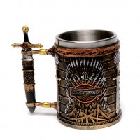 Код 91099 Стилна чаша от полирезин с релефни декорации - мечове, надпис и дръжка - меч