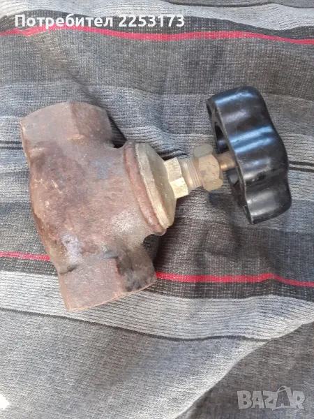 Стар кран 1 и 1/2 с бакелитова врътка, снимка 1