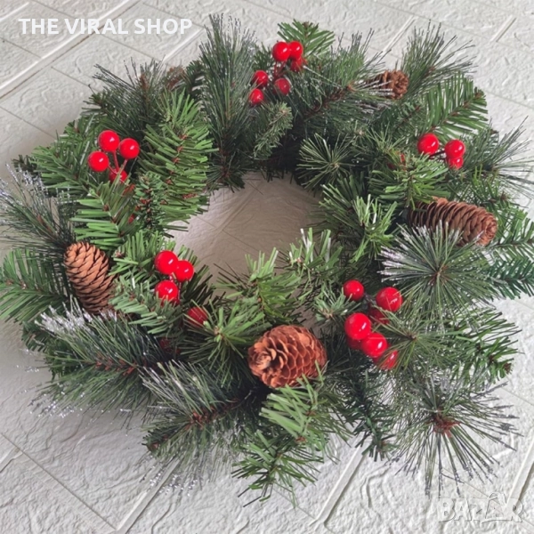 Голям коледен венец, декориран с изкуствени елхови шишарки, 50см., снимка 1