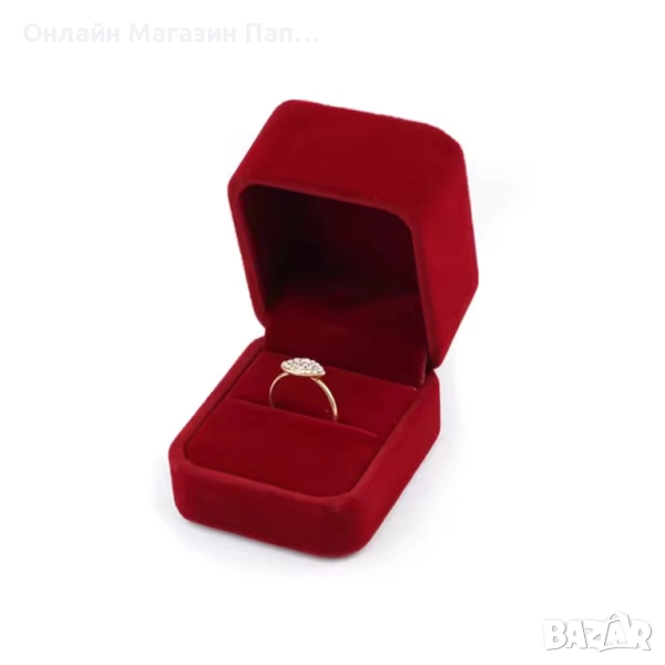 Кутийка от червено кадифе с обли ъгли – за пръстени и обеци, снимка 1