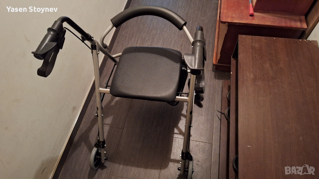 Лек и сгъваем ролатор / проходилка със седалка Mobilux W-012, снимка 1