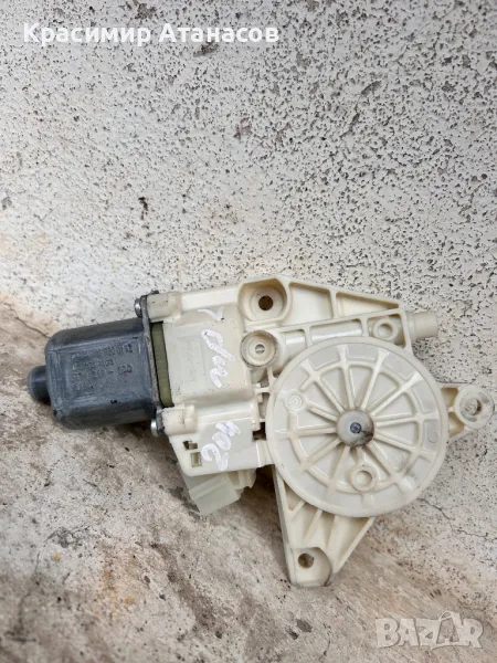 A2048200142. 0130822503 .Мотор за стъклоповдигач предни ляво за Мерцедес Ц-класа W204 , снимка 1