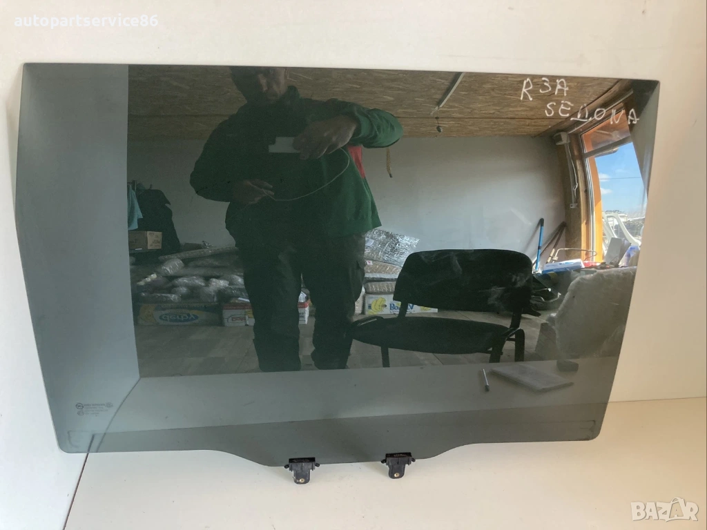 Стъкло на задната дясна врата за KIA Carnival 2.9 CRDi (2006–2012), снимка 1