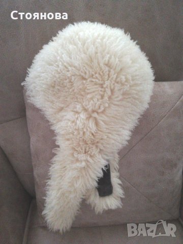 Бяло калпаче от агнешка кожа 