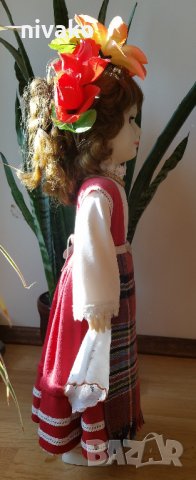 Продавам 58 годишна кукла в народна носия., снимка 5 - Антикварни и старинни предмети - 35520835
